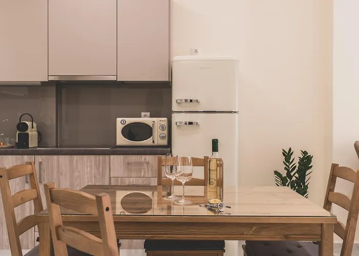 Luxury Flat In Historical Athens-Livingstone Opal