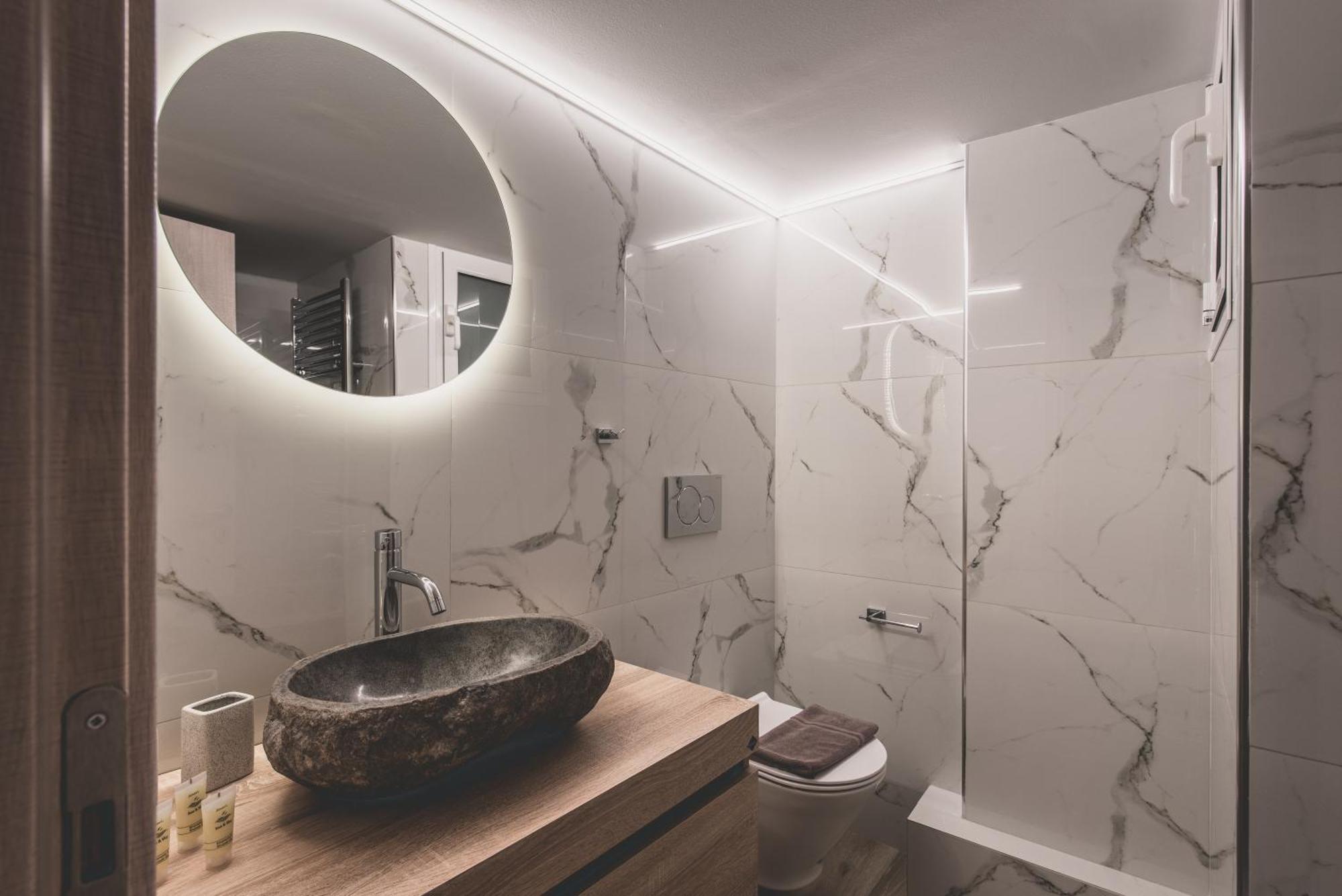 Luxury Flat In Historical Athens-livingstone Opal